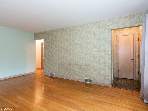 2nd image of 4821 N Nashville Ave