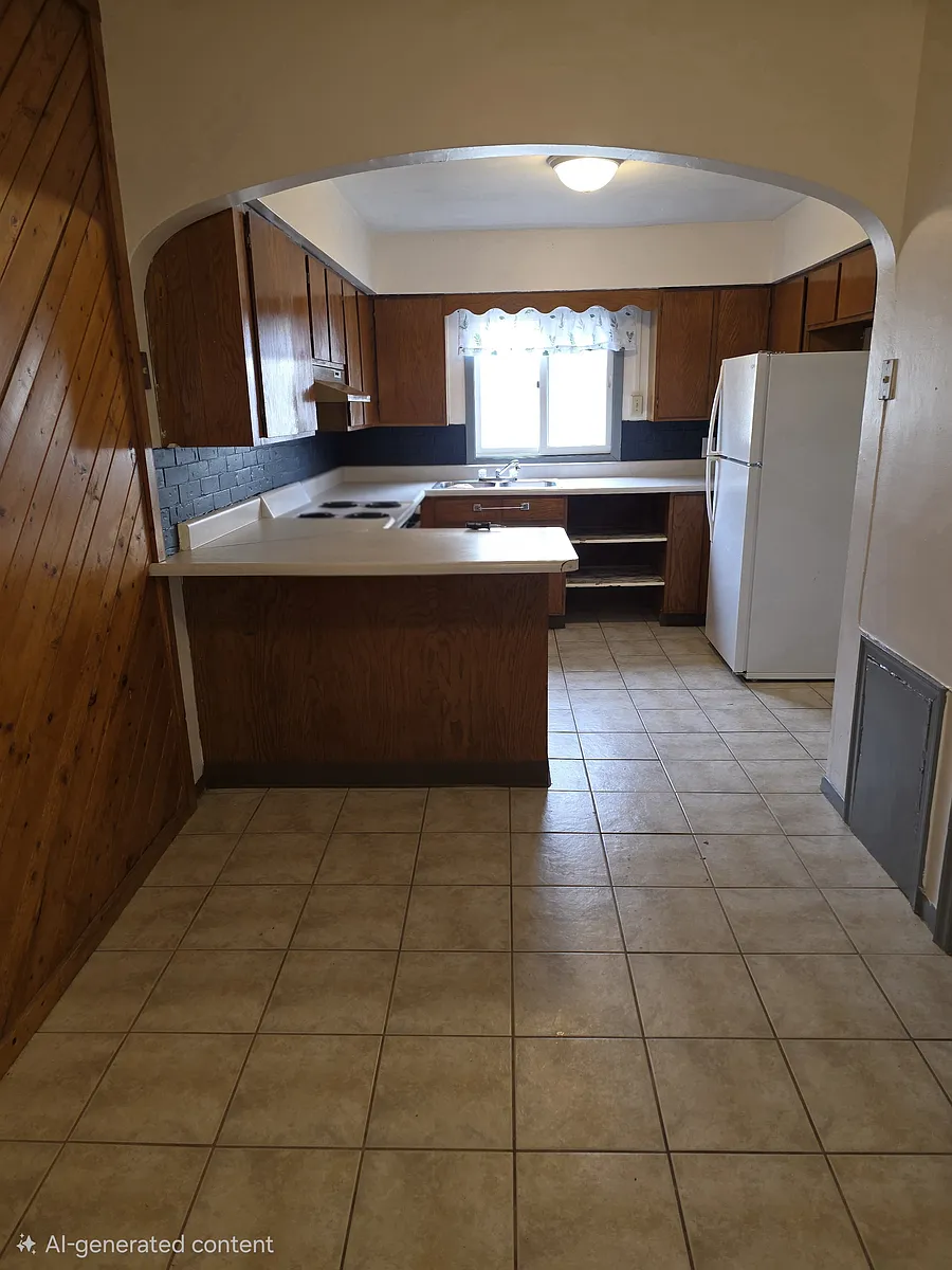 Building Photo - 602 7th St S #2