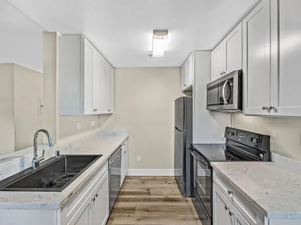 3624 Silver Oaks Way APT E, Livermore, CA 94550