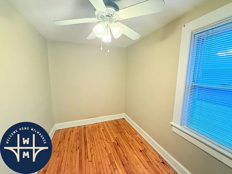 1720 N Astor St — Photo 11