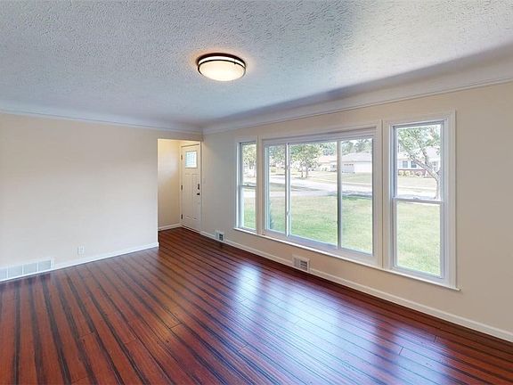 5th image of 4528 S Frontenac Dr