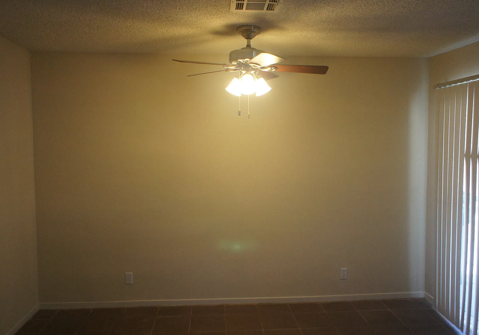 Charming 3Bed/2Bath/2Car residence with gated pool located in E. Las Vegas- Weekly Pool Service i... — Photo 4