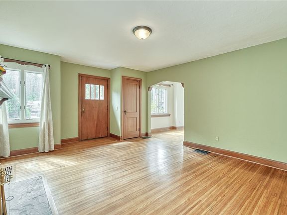 2nd image of 1682 Blossom Rd