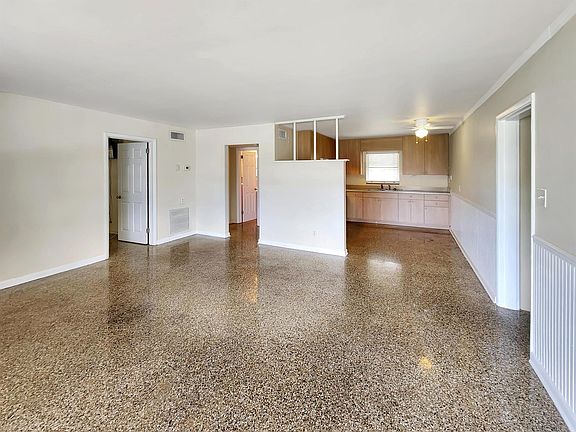 4th image of 216 E Arbor Avenue