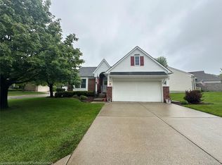 638 Eastway Cir, Lapeer, MI