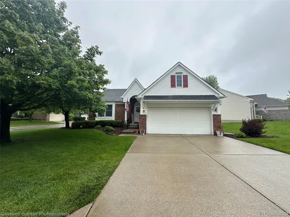 638 Eastway Cir, Lapeer, MI 48446