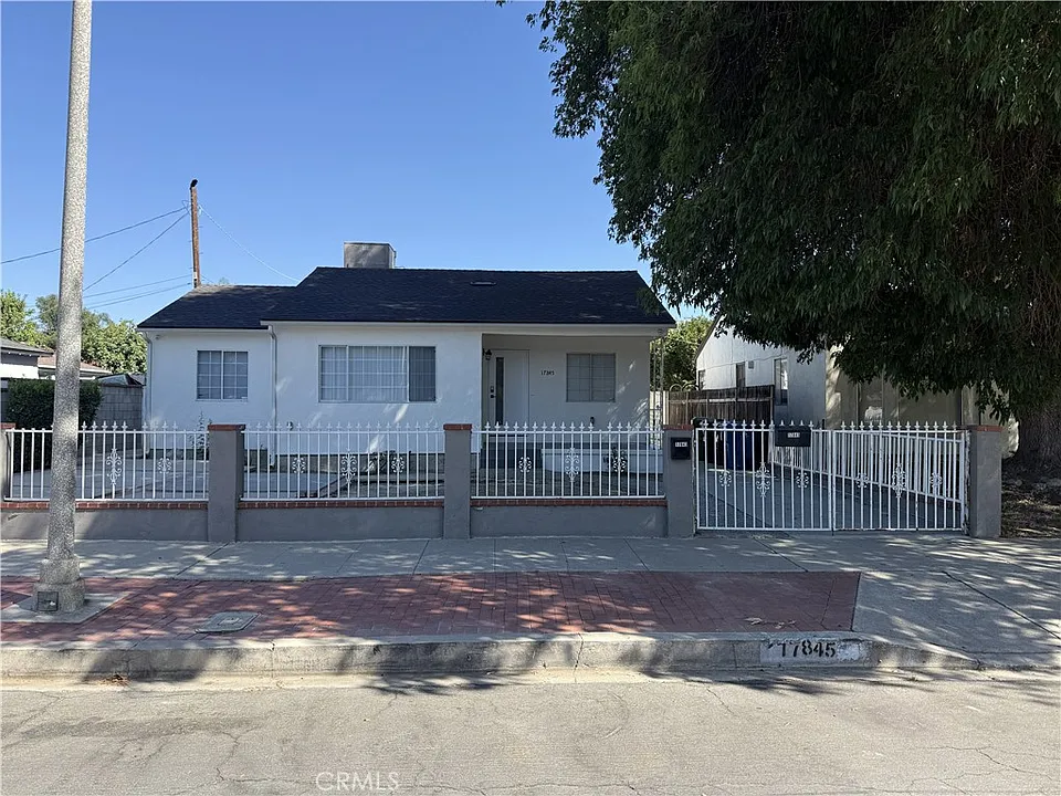17843 Victory Blvd