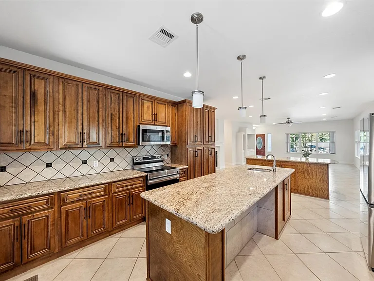 110 Lords Cir — Photo 12