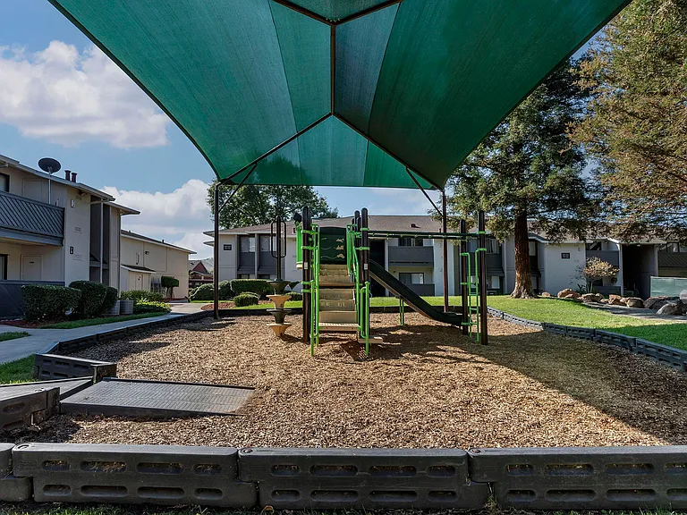 Portofino Apartments — Photo 35