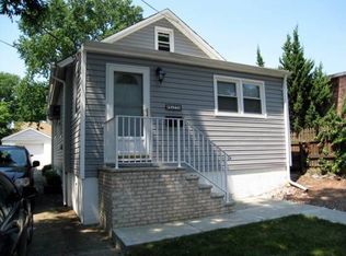 15 Hornsby St, Fords, NJ 08863