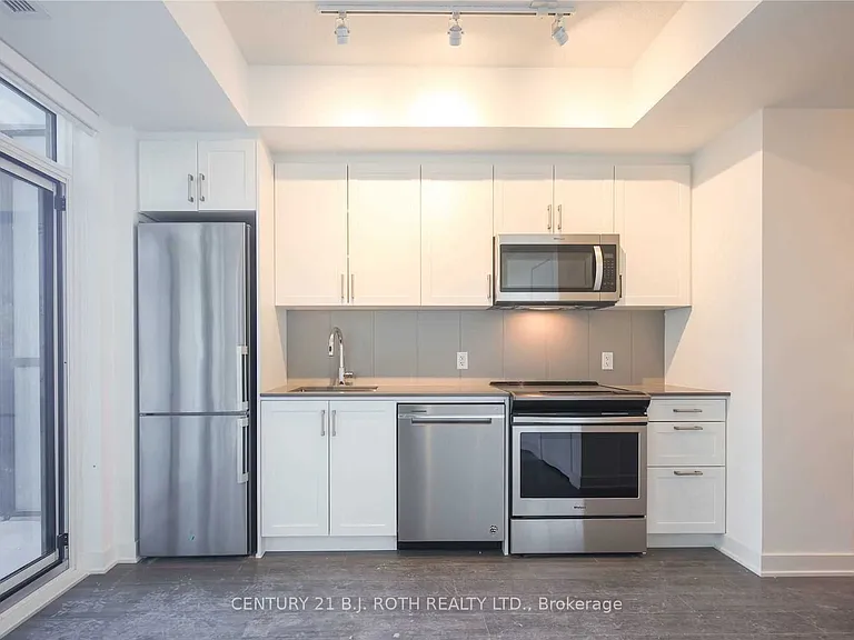 681 Yonge St N #201 — Photo 5