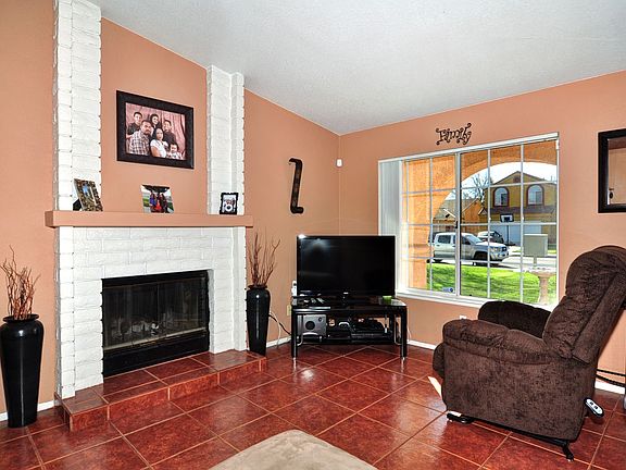 3rd image of 798 Pinehurst Dr