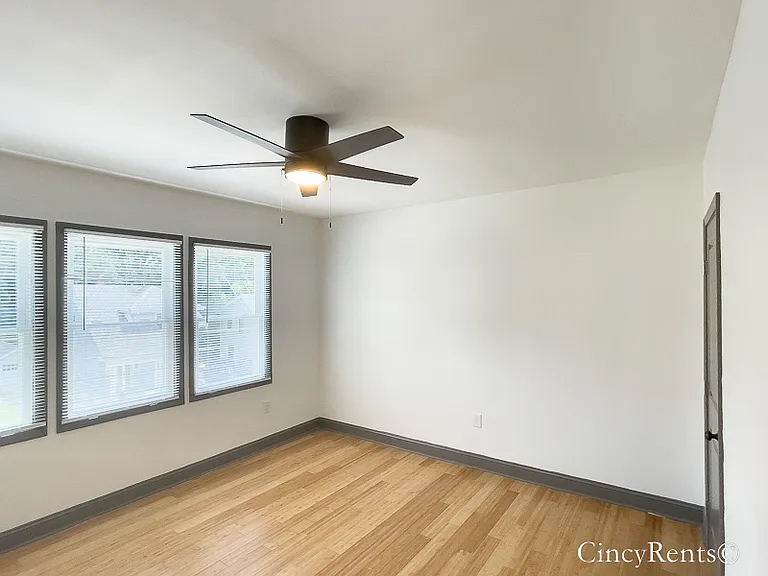 3335 Hewitt Crescent St — Photo 19