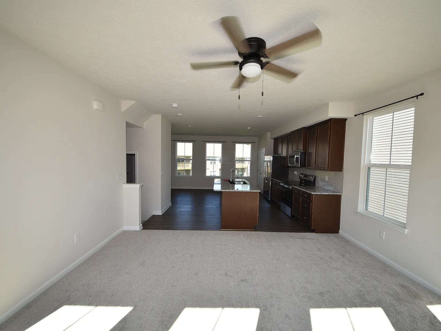 4 bed, 3.5 bath, 1715 sqft, $2,395 — Photo 3