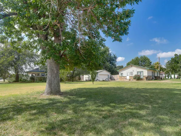 411 W Avenue D Ct, Garden Plain, KS 67050