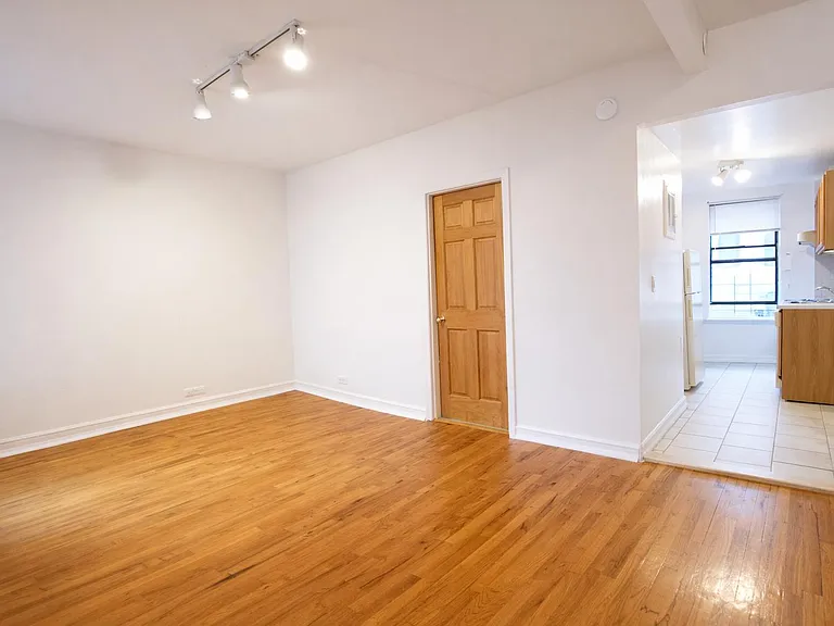 79 Haven Ave #16A — Photo 3