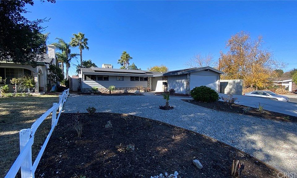 1st image of 27233 Hidaway Ave