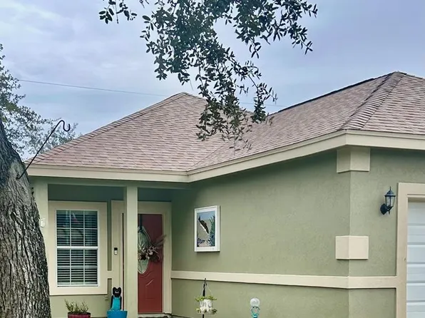 626 Oak Ave, Rockport, TX 78382