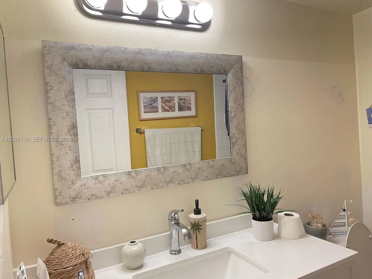 Devonaire Condo At Pembro — Photo 3