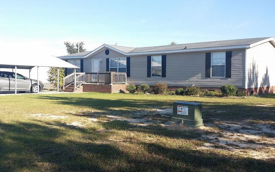 House with carport