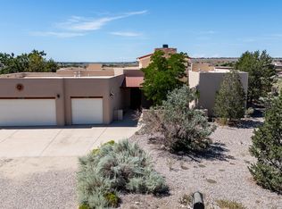 5716 Rio Arriba Rd NE, Rio Rancho, NM 87144