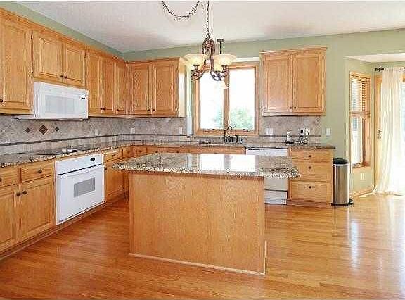 4th image of 10185 Waterfront Dr