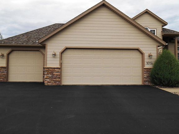 3rd image of 1074 Blue Grouse Dr