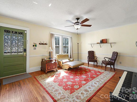 2nd image of 821 S Chester St