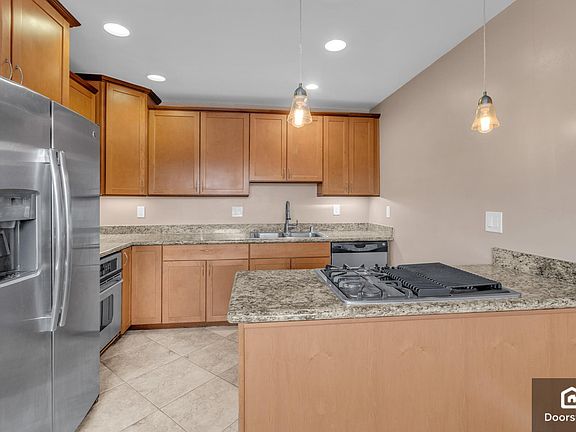 4th image of 589 11th St APT 24