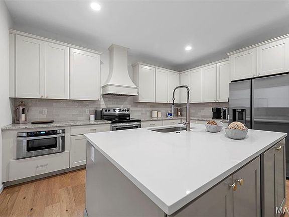 3rd image of 512 Copper Stone Dr