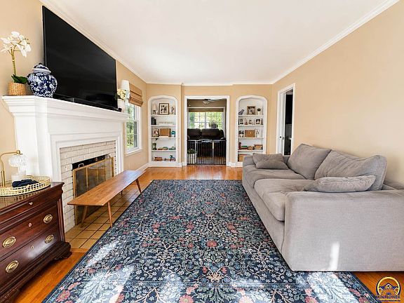 3rd image of 1811 SW Oakley Ave