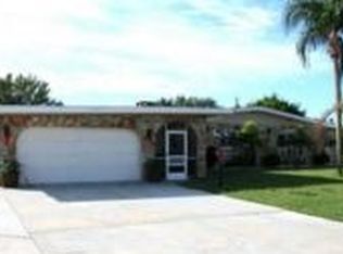 1455 Crest Dr, Englewood, FL 34223