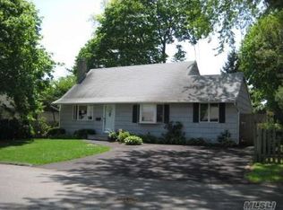 130 E 25th St, Huntington Station, NY 11746