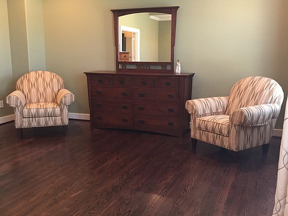 Master bed with sitting area