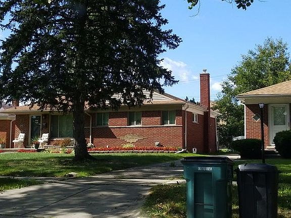 3rd image of 23921 Westhampton Ave