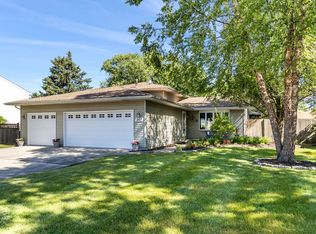 207 Deerhaven Dr, Minooka, IL 60447