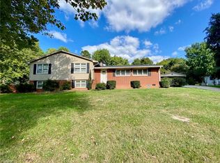 808 Larkwood Dr, Greensboro, NC 27410