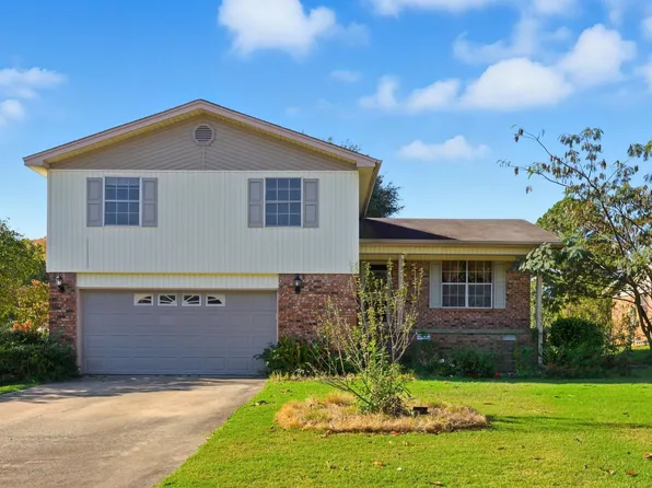 110 Cornwall Ct, Jacksonville, AR 72076