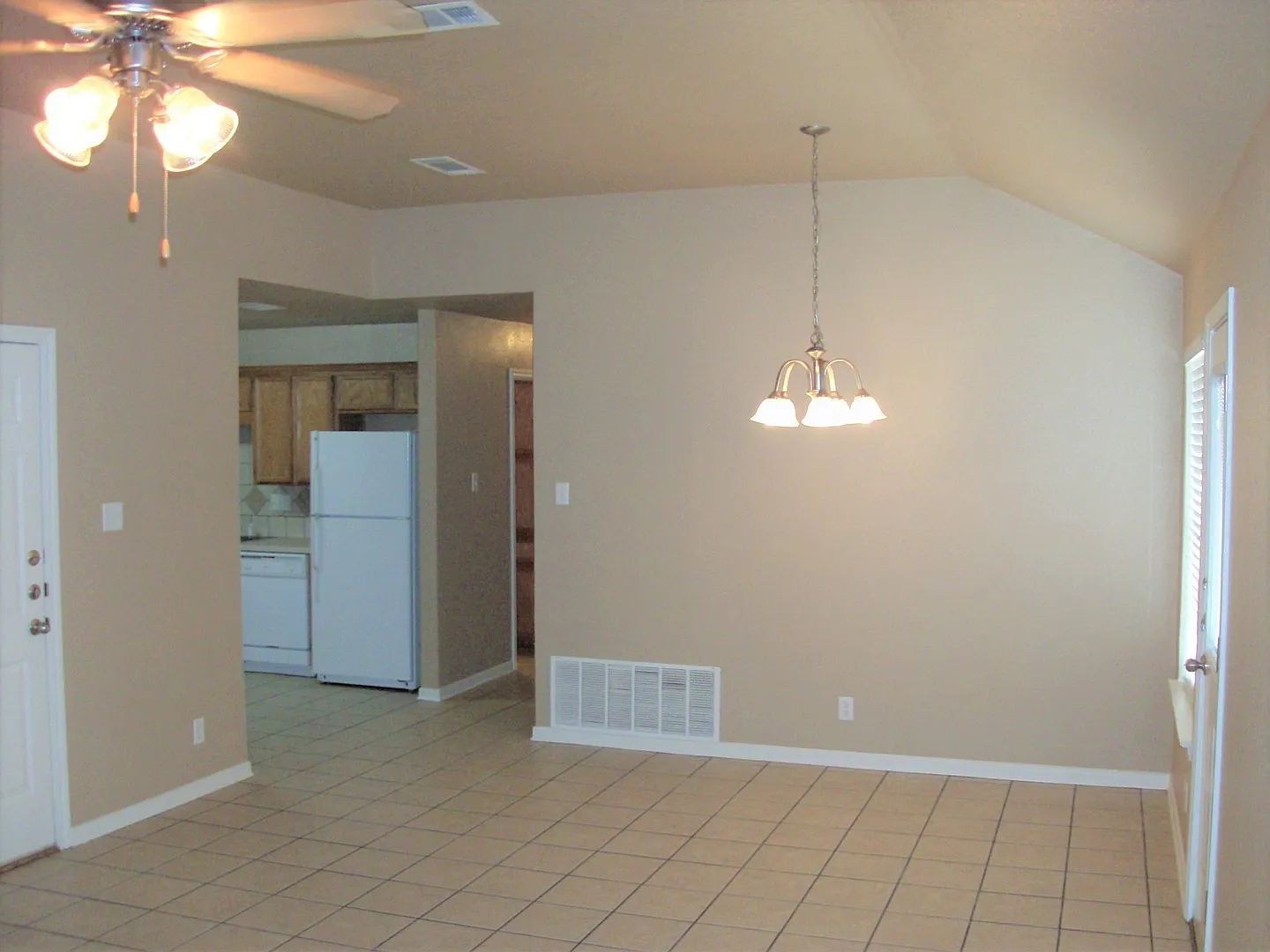 3 Bedroom / 2 Bath Duplex Near Clear Creek — Photo 3