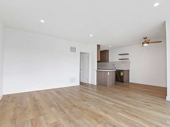 2nd image of 401 Washington Ave APT 304