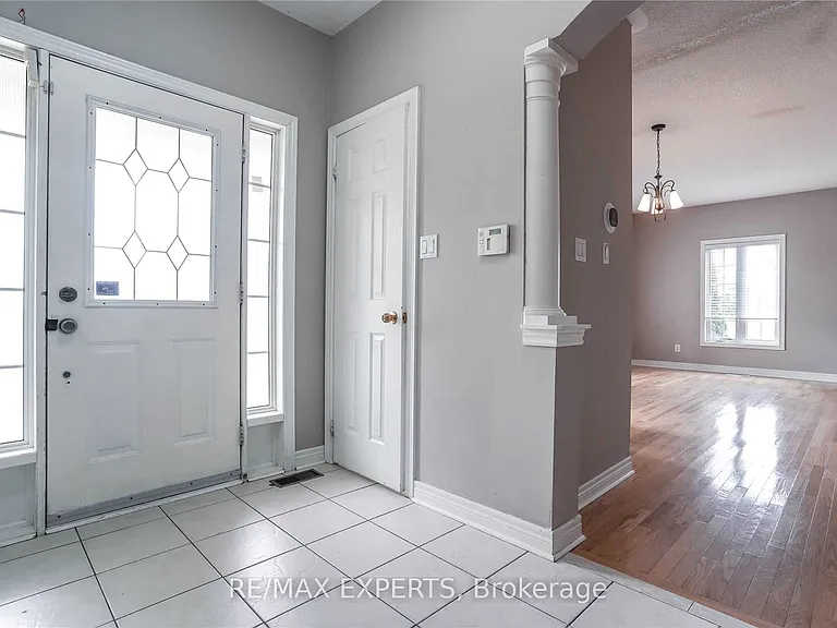 33 Saltspring Dr — Photo 3