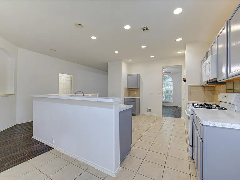 14027 Coveney Dr — Photo 17
