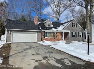 14 Oakwood Dr, Queensbury, NY 12804