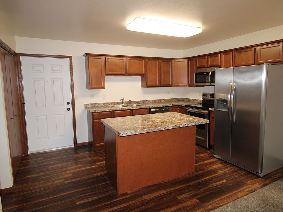 1st image of 102 Gardens Ct #14