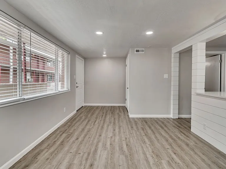 1260 E Alameda Ave — Photo 15