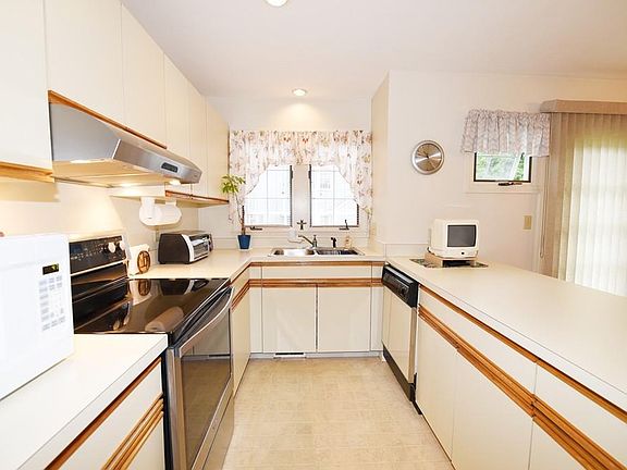 5th image of 501 Auburn St APT 306