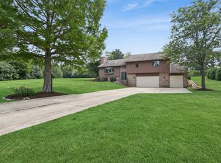805 Amber Ln, Lake Villa, IL 60046