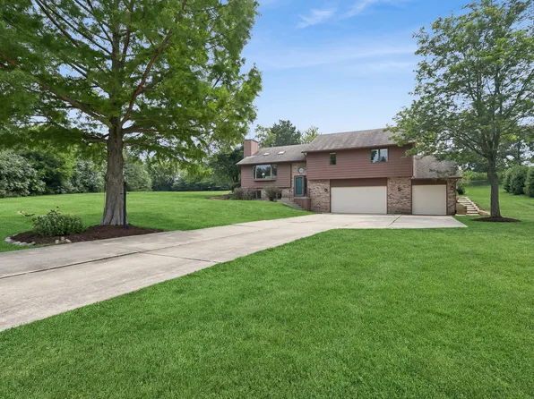 805 Amber Ln, Lake Villa, IL 60046