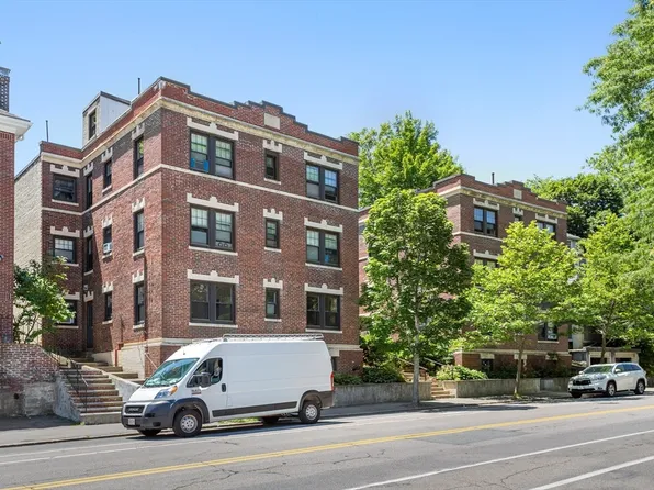 590 Washington St APT 3, Brookline, MA 02446