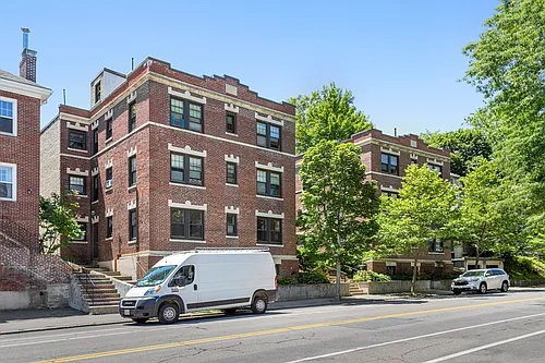 590 Washington St #3 Photo 1